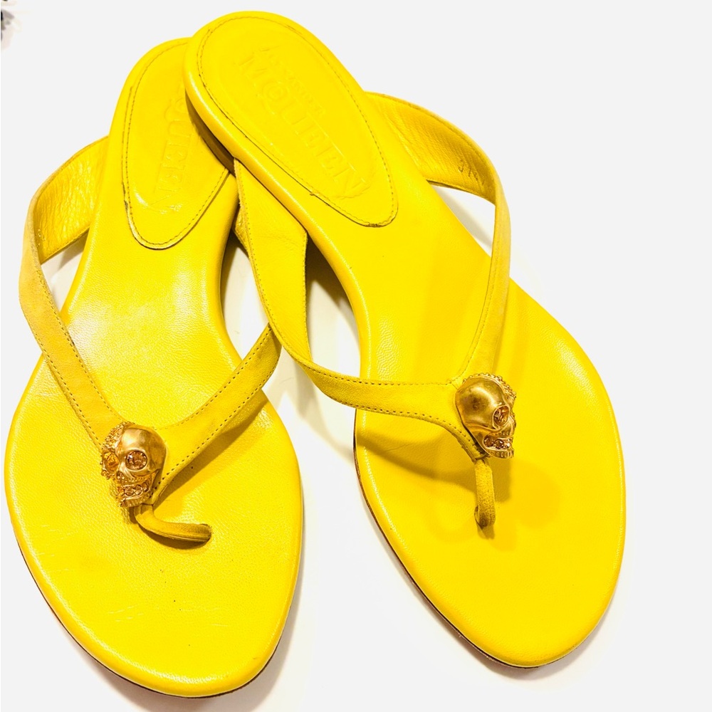 ALEXANDER MC QUEEN Yellow Skull Embellished Flip Flops SZ39 $169